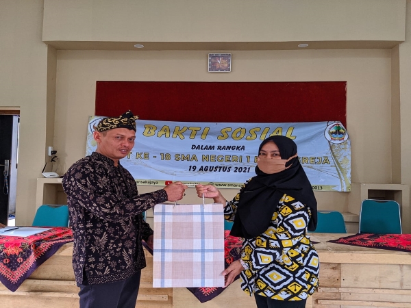 Bakti Sosial dalam rangka HUT ke -18 SMA Negeri 1 Karangreja