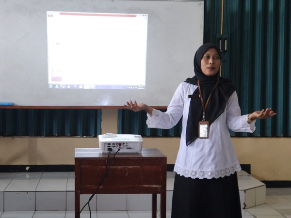 PEMBERIAN PENGHARGAAN DENGAN MEMOTIVASI BELAJAR SISWA